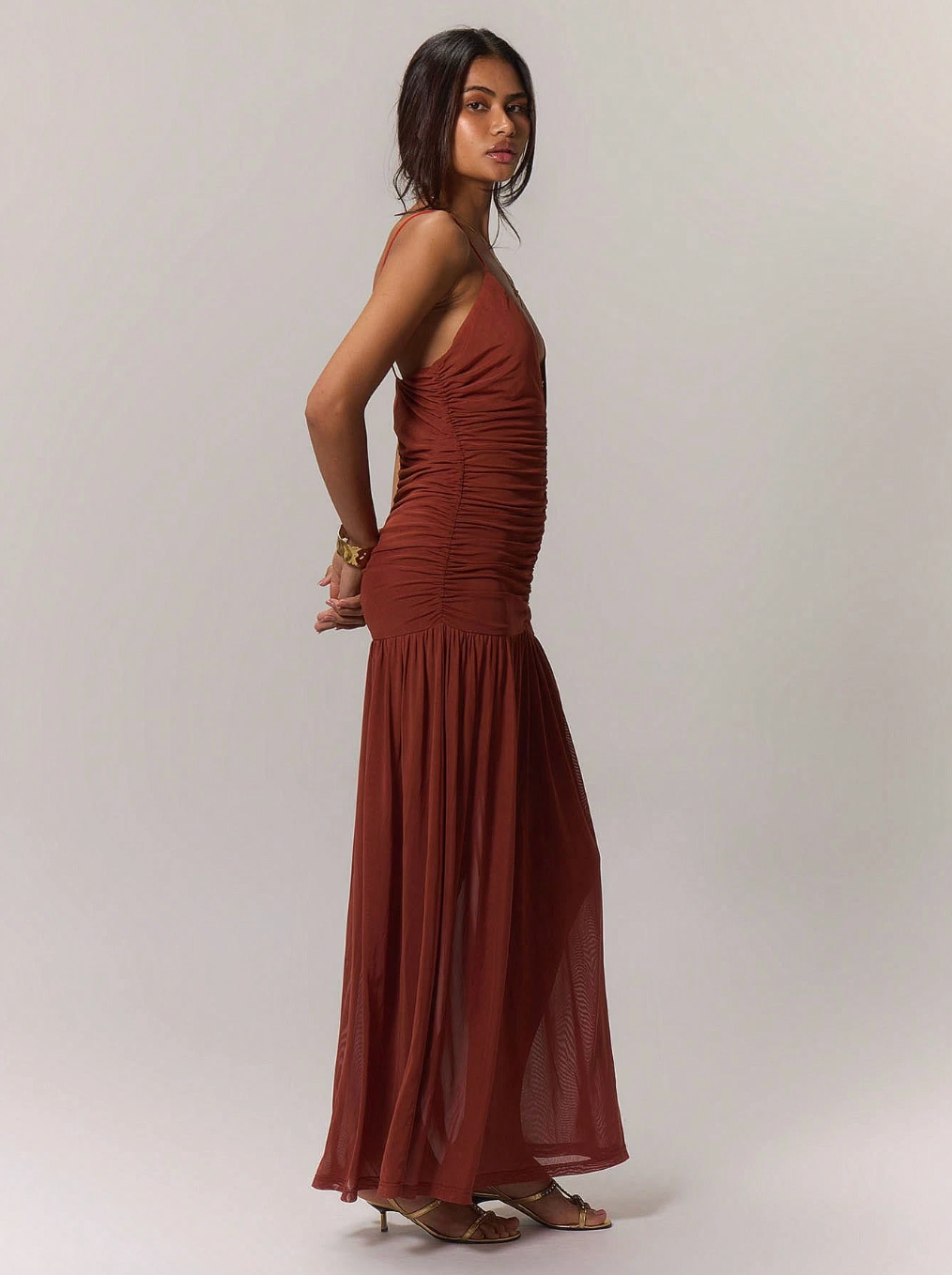 Vestido Asymmetric Ruched™ – Moderno. Sofisticado. Favorecedor.